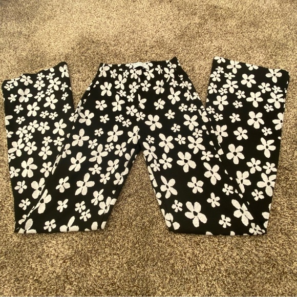 Urban Outfitters | Pull On Flower Print Pants | Size XS | Black & White | 70’s - Picture 9 of 9